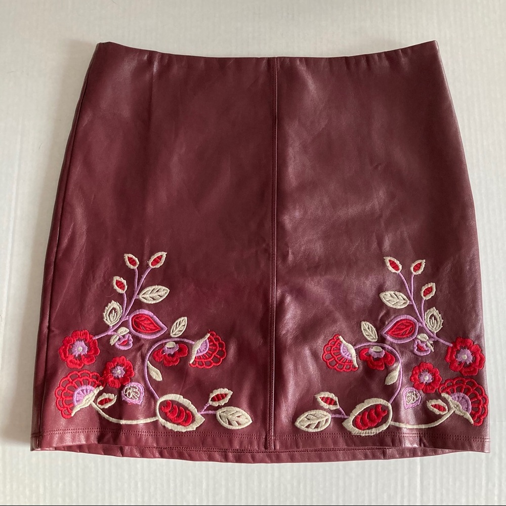 RJC | EMBROIDERED FAUX LEATHER MINI SKIRT | M - Picture 3 of 16